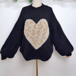 Pull coeur doux noir léopard