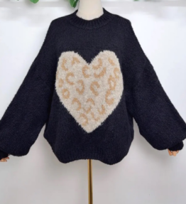 Pull coeur doux noir léopard