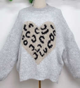 Pull coeur doux gris léopard